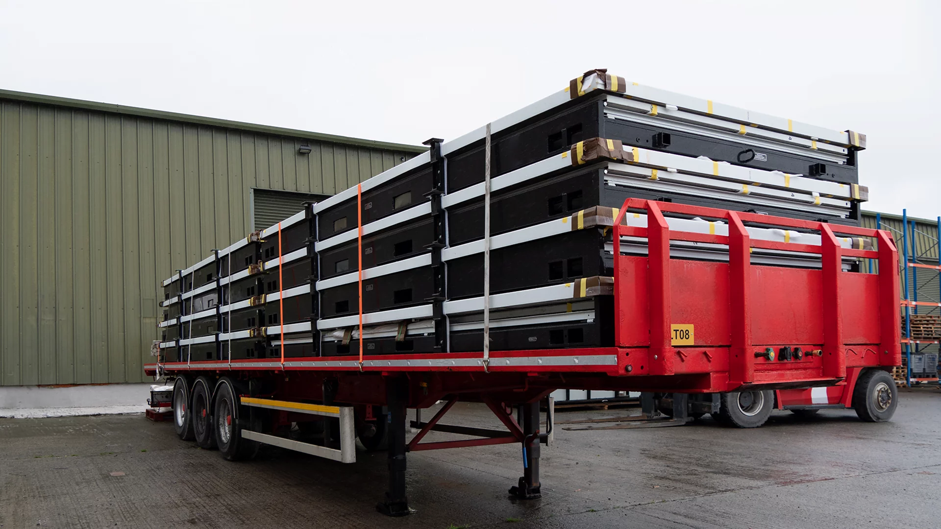 Z-Boxes_on_trailer